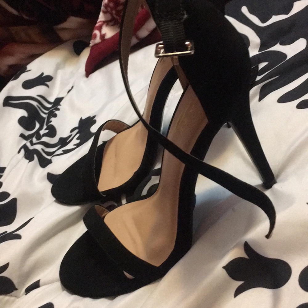 Heels - Picture 2 of 2